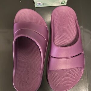 OOFOS Purple Slippers Lightweight Waterproof Comfort